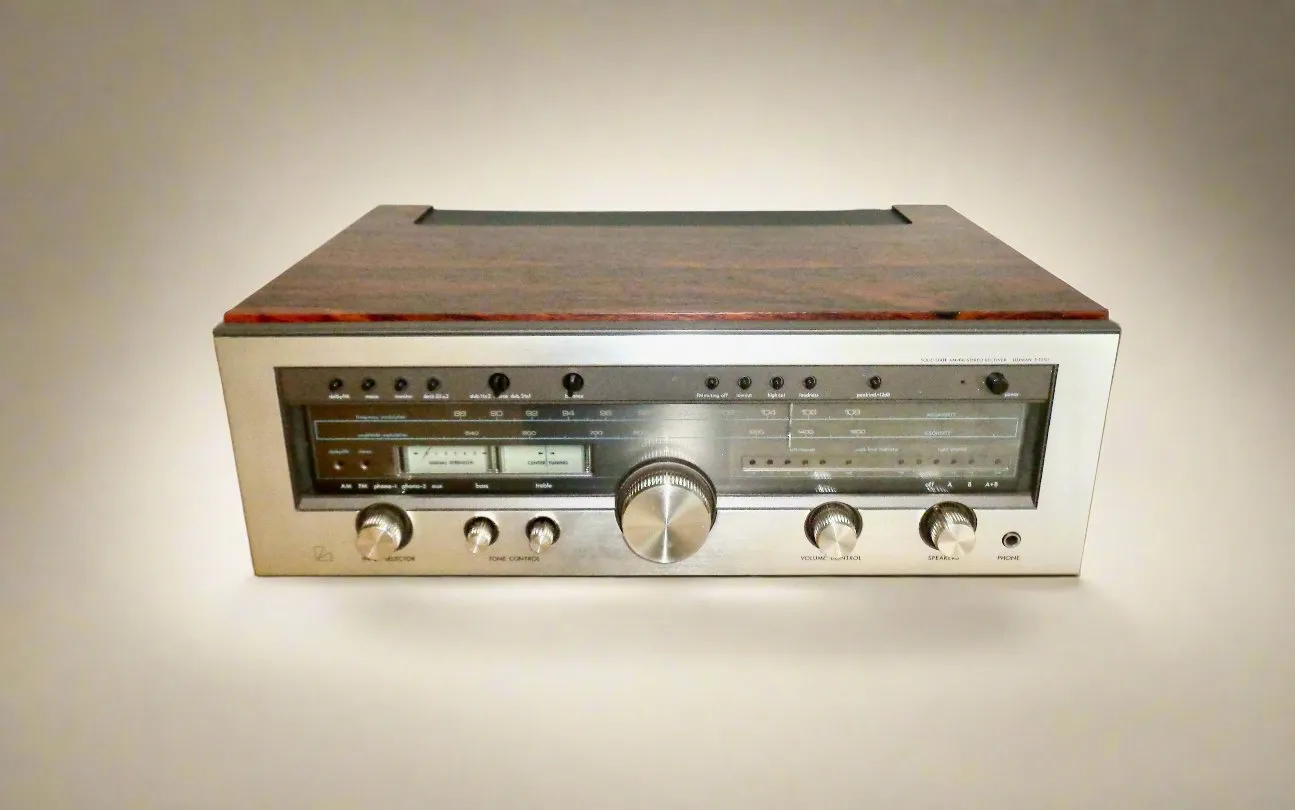 1970s Luxman R-1050 AM/FM Stereo High Fidelity Receiver