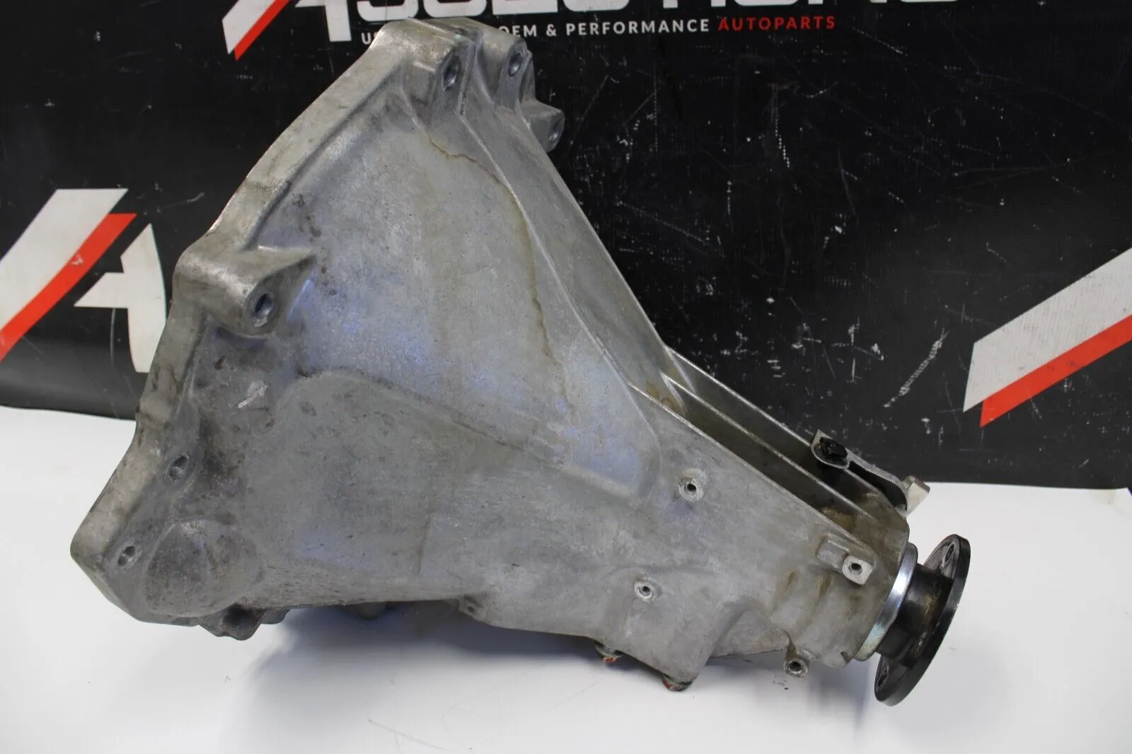 2014 Nissan GT-R Flywheel Bellhousing Bell Housing OEM GTR DBA