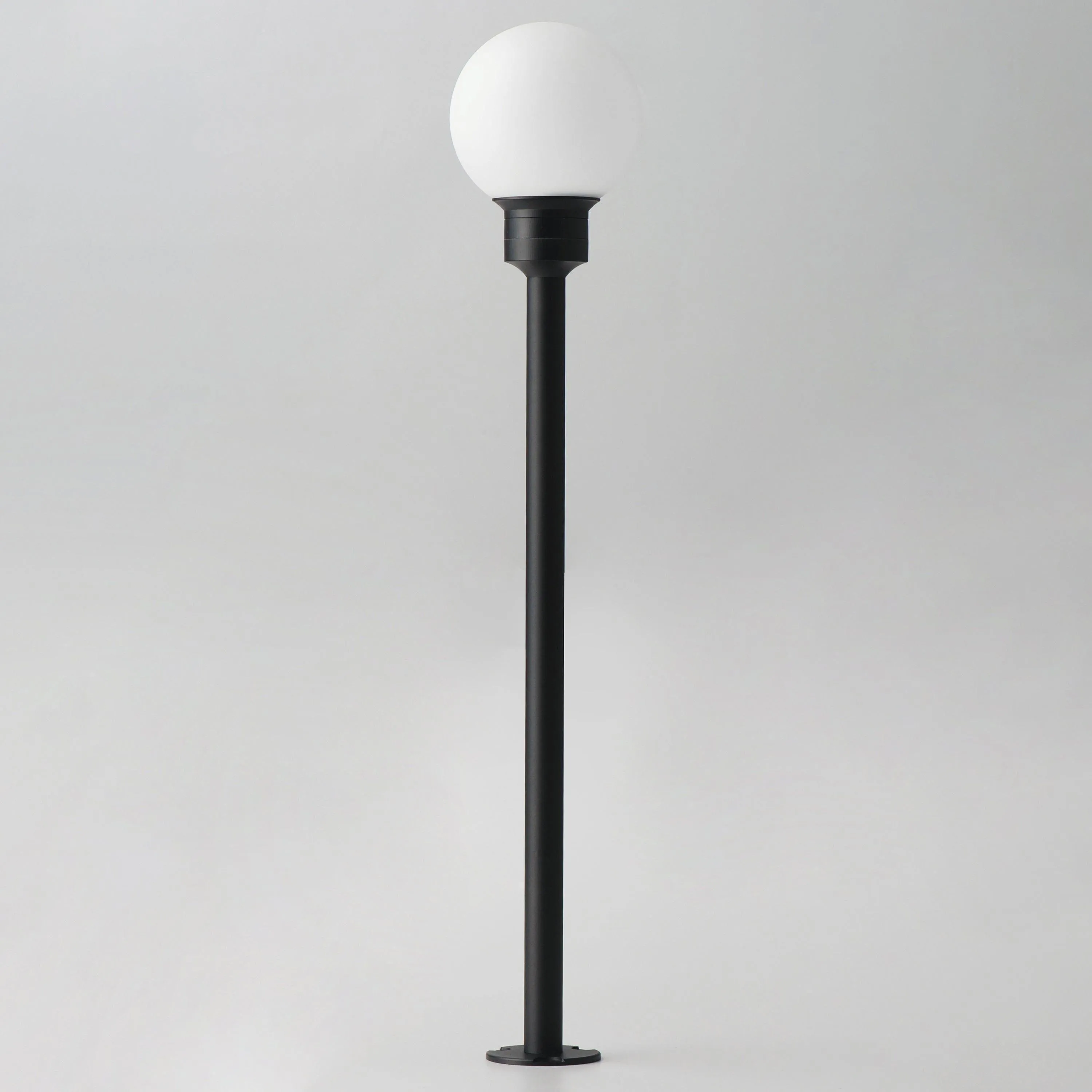 Alumilux: Landscape Globe Light with 24" Pole