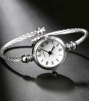 Jewellery - Watch - Ladies - round twisted silver/white minimalist