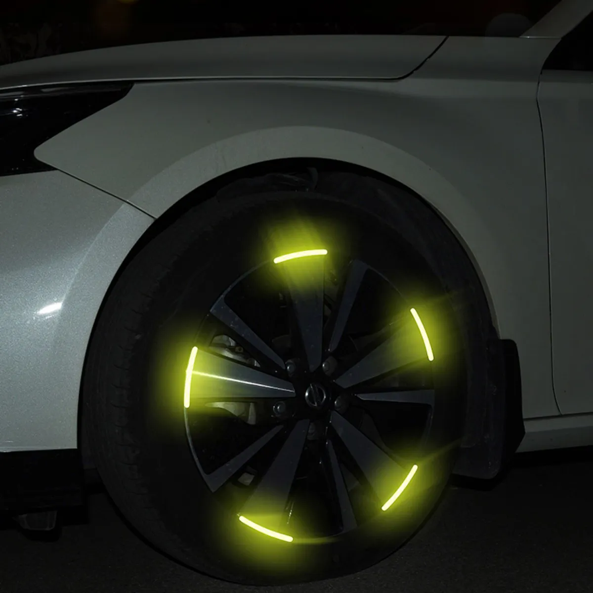 Reflective Rim Sticker & Luminous Valve Cap